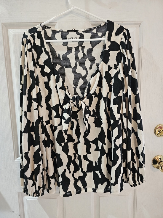 Ava & Viv Tops - AVA + VIV Black & Cream Tie-Front Blouse